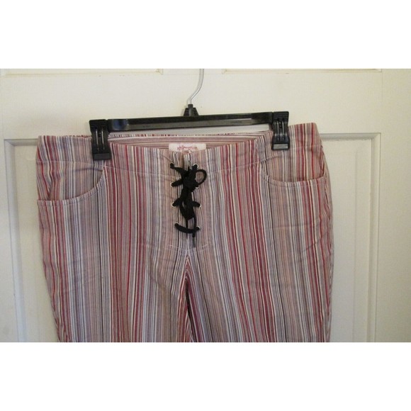 Xhilaration Juniors Multicolor Striped Mid-Rise Stretch Capri Pants Size 13 - Picture 2 of 7